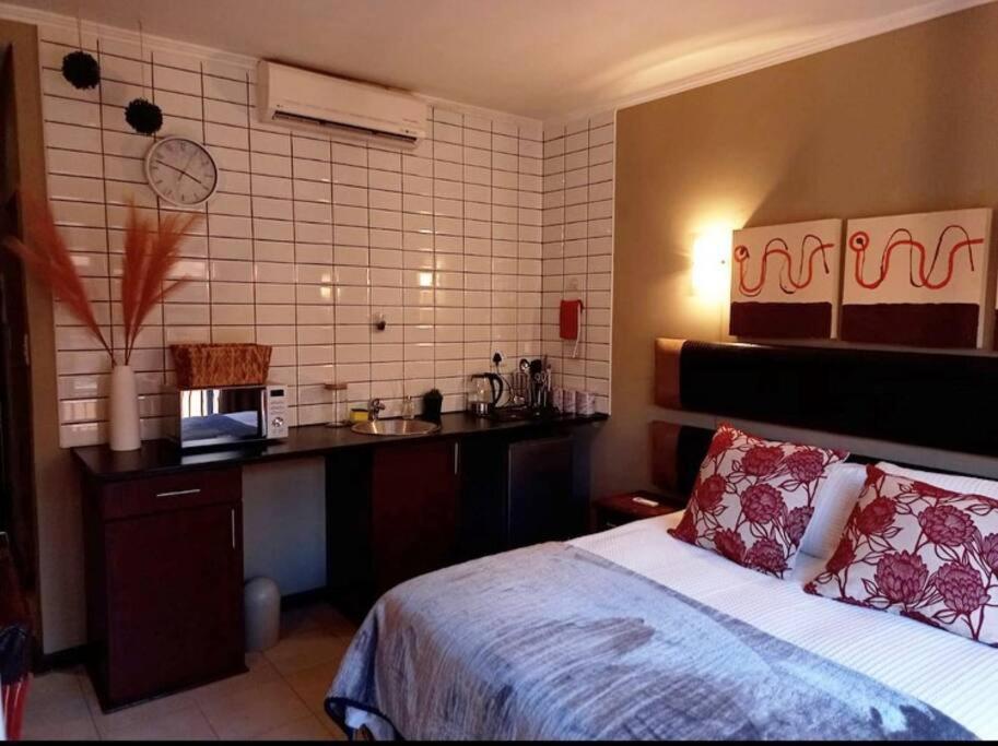 Best Overnight With Free Wifi. Modern & Private ブルームフォンテーン エクステリア 写真